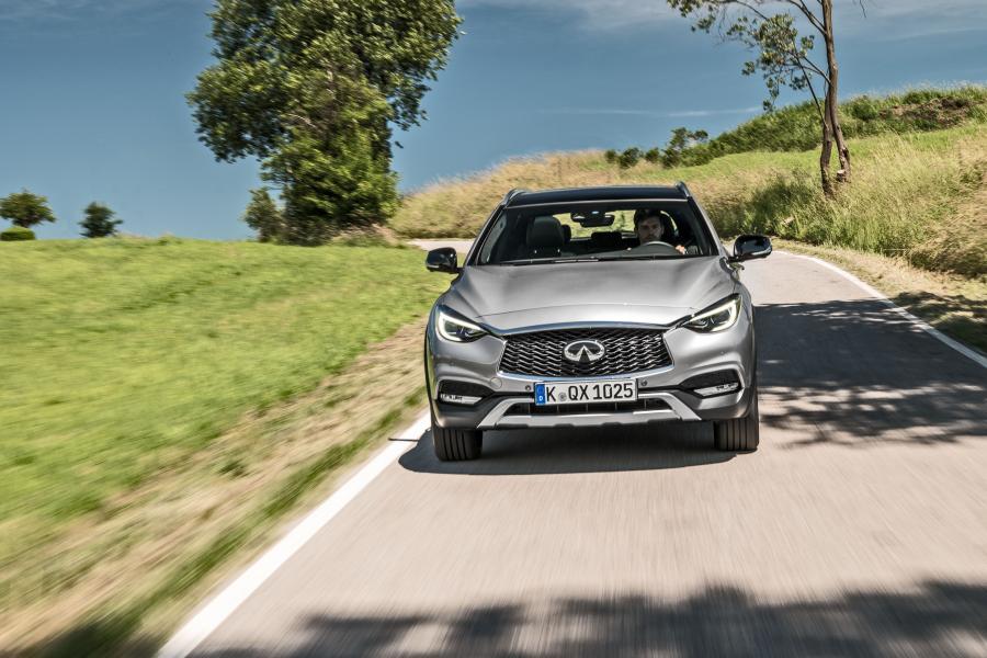  Infiniti QX30 2.2d AWD 2016 года  (WW) (фото 8 из 38)